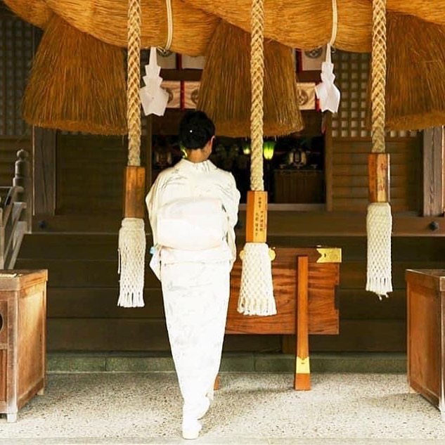神社を歩く日原亜樹