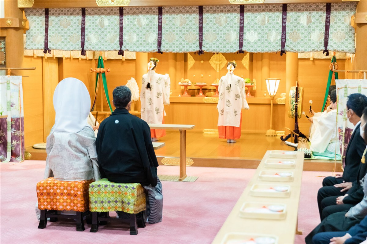 大神神社での神社婚、巫女の舞